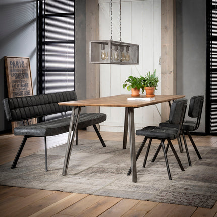 Dining Chair uitgevoerd in PU wax, voorzien van kruisstiksel en open rug. VPE4 / Black Wax PU