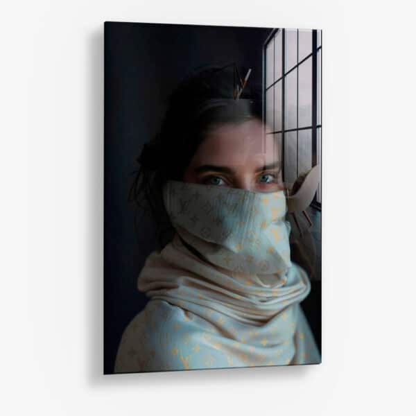 Scarfed Lady – Glass